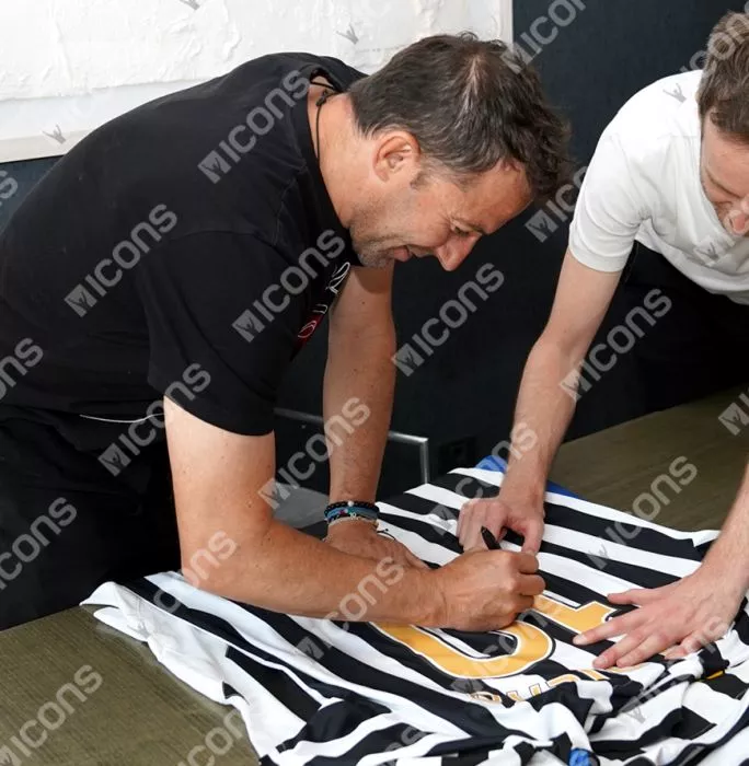 Alessandro Del Piero Signed Juventus 2006-07 Home Shirt With Fan Style Numbers In Hero Frame: Option 1