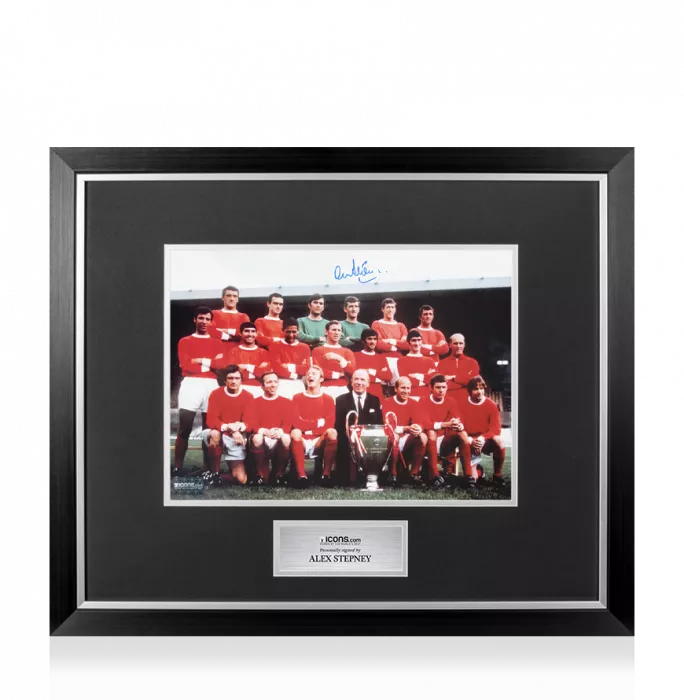 Alex Stepney Signed Manchester United Team Print In Premium Photo Frame
