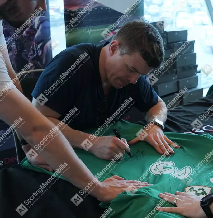 Brian O'Driscoll Front Signed Ireland Rugby Shirt In Hero Frame: Option 1
