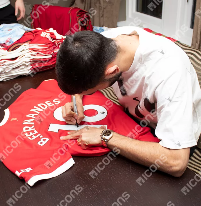 Bruno Fernandes Back Signed Manchester United 2021-22 Home Shirt In Hero Frame: Option 1