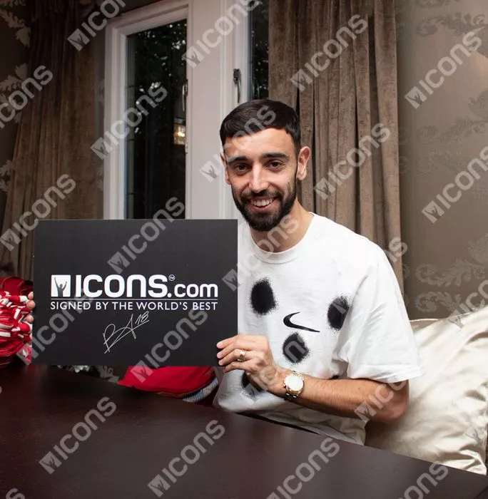 Bruno Fernandes Front Signed Manchester United 2021-22 Home Shirt In Hero Frame: Option 1
