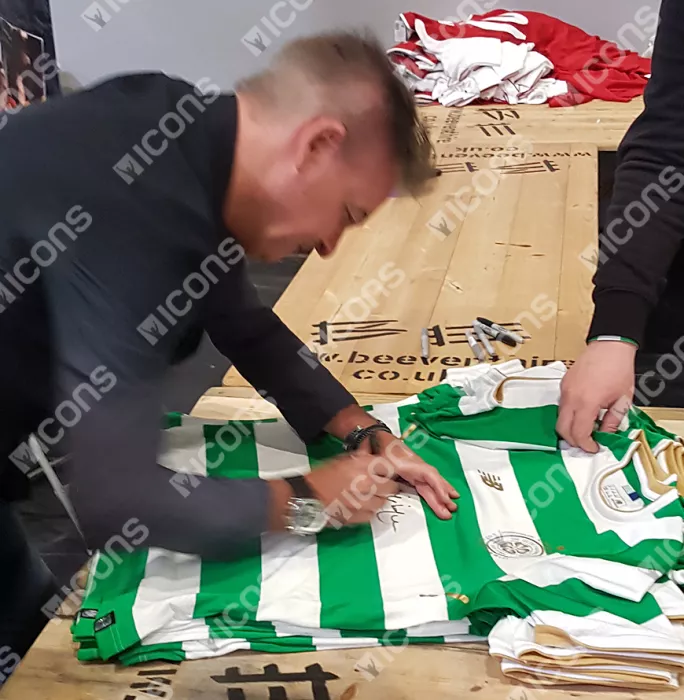 Charlie Nicholas Front Signed Modern Celtic Home Shirt In Classic Frame