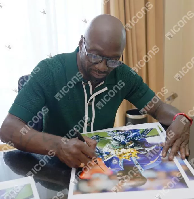Claude Makelele Signed Chelsea FC Photo In Black Wooden Frame: 2005-06 Premier League Winner