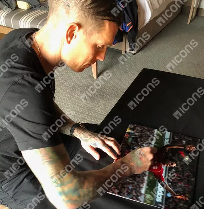 Daniel Agger Signed Liverpool Photo In Black Wooden Frame: Goal Vs Arsenal