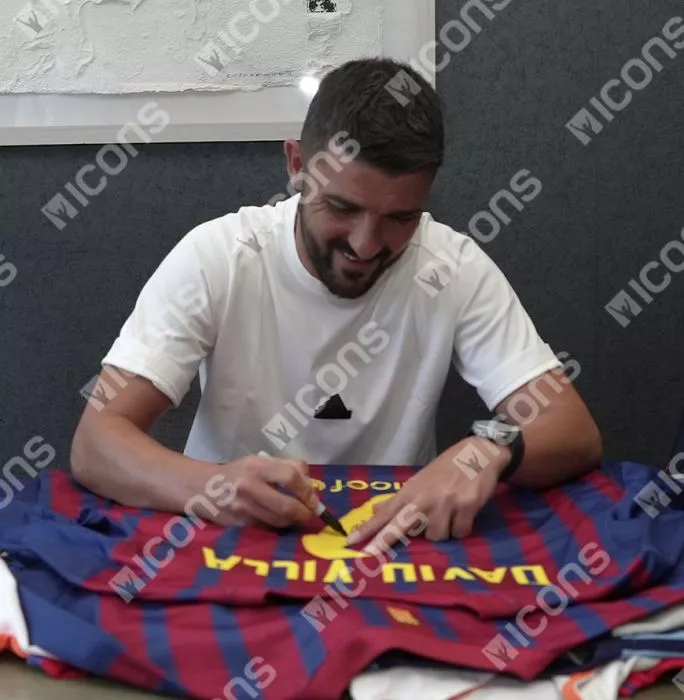 David Villa Official FC Barcelona Back Signed And Framed 2011-12 Home Shirt - Long Sleeved