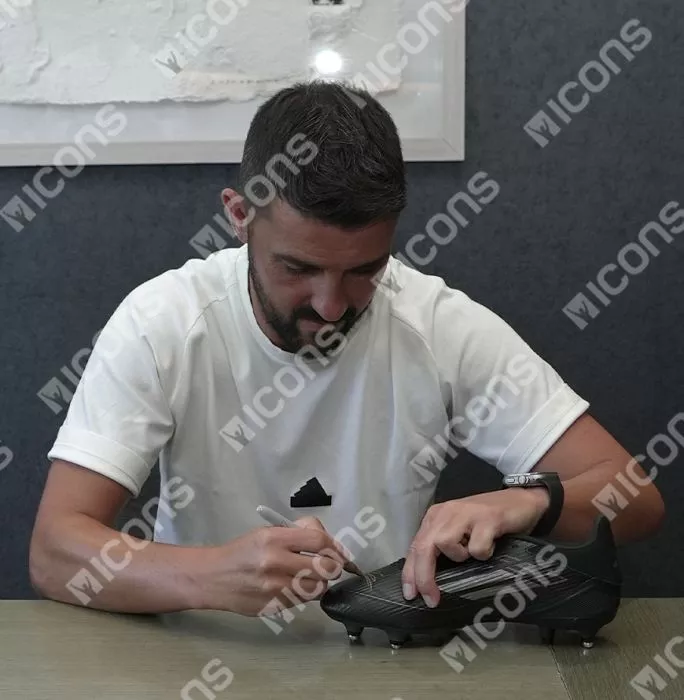 David Villa Signed Adidas F50 Boot In Bubble Frame: Option 1