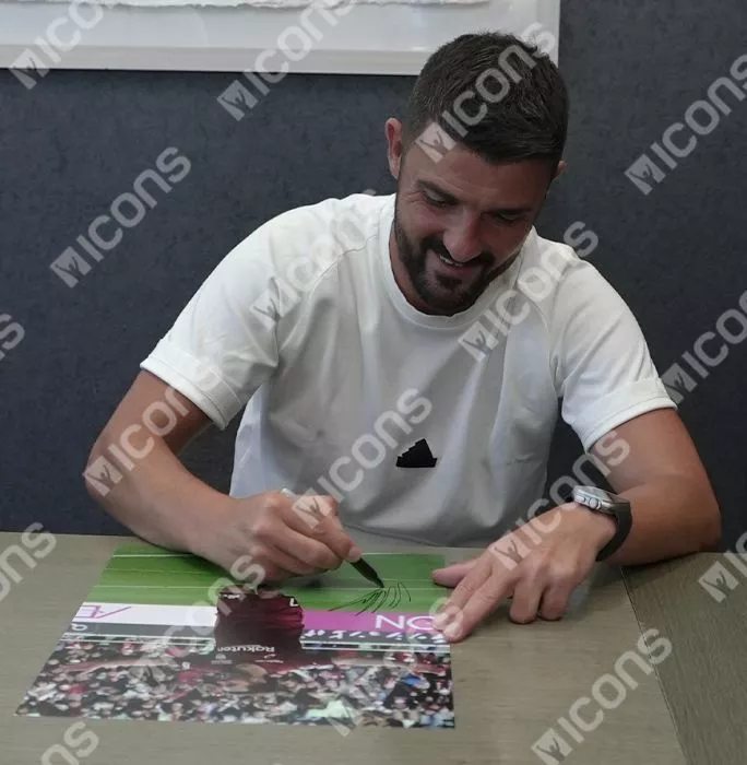 David Villa Signed Vissel Kobe Photo In Black Wooden Frame