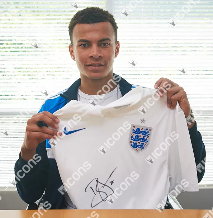 Dele Alli Front Signed England 2014-15 Home Shirt In Classic Frame