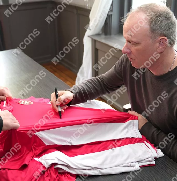 Dennis Bergkamp Front Signed Arsenal T-Shirt In Classic Frame