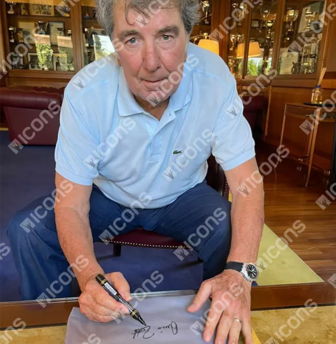 Dino Zoff Front Signed Retro Juventus Home Shirt In Classic Frame