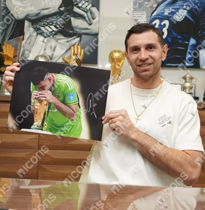 Emiliano Martinez Signed Argentina Photo: 2022 FIFA World Cup Winner