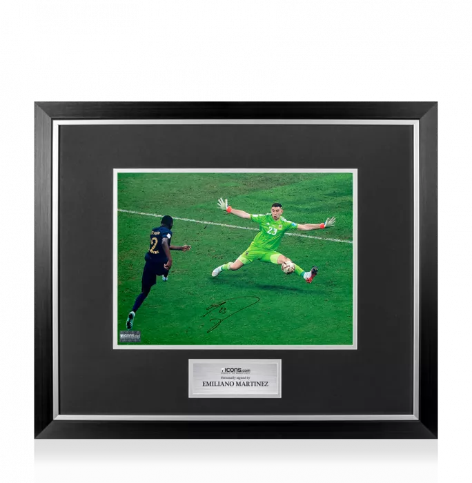 Emiliano Martinez Signed Argentina Photo In Premium Photo Frame: Iconic 2022 FIFA World Cup Final Save