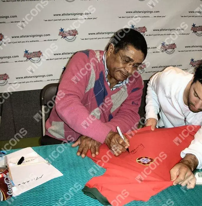 Eusebio Front Signed Retro Portugal Home Shirt