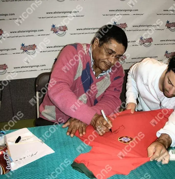 Eusebio Front Signed Retro Portugal Home Shirt In Classic Frame