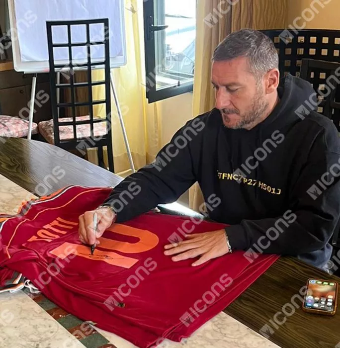 Francesco Totti Back Signed AS Roma 1998-99 Home Shirt In Classic Frame