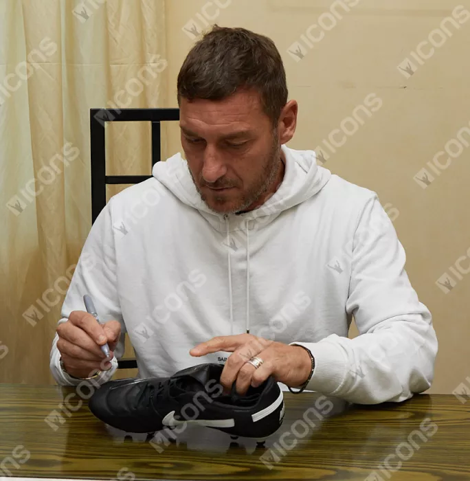 Francesco Totti Signed Black Nike Premier Boot In Acrylic Case