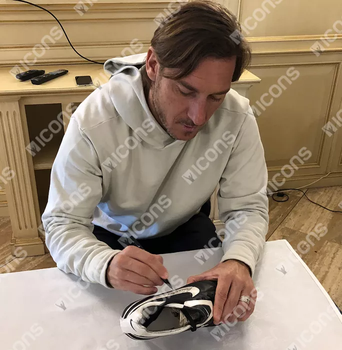 Francesco Totti Signed Black Nike Tiempo Boot In Acrylic Case