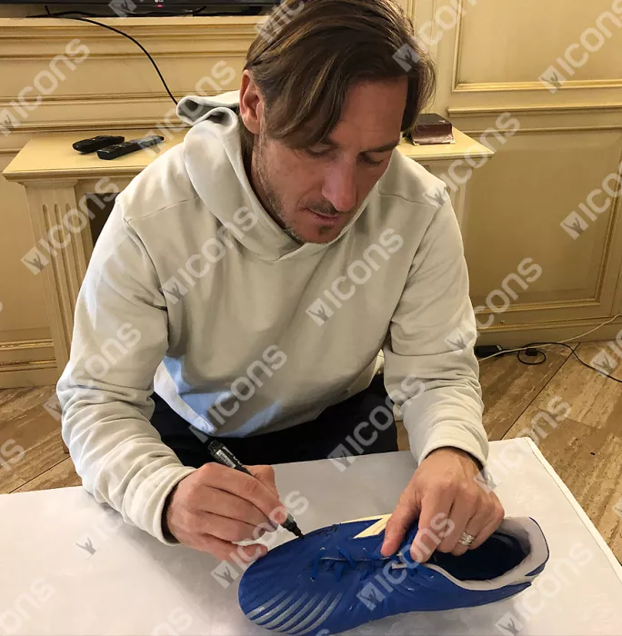 Francesco Totti Signed Blue Diadora Boot In Acrylic Case