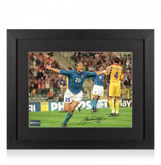 Francesco Totti Signed Italy Photo In Black Wooden Frame: UEFA EURO 2000 Goal vs Romania