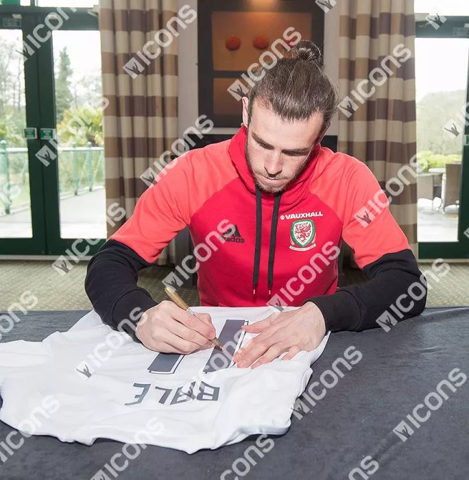 Gareth Bale Back Signed Real Madrid 2015-16 Home Shirt In Classic Frame