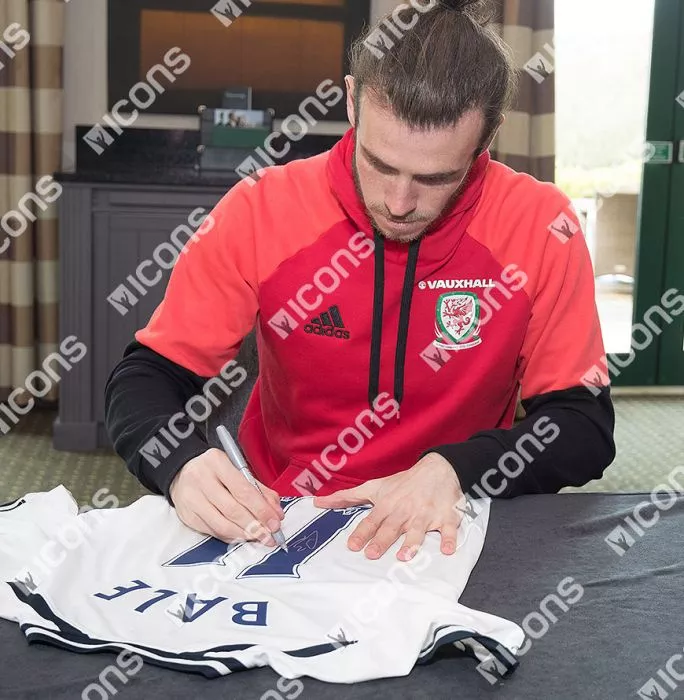 Gareth Bale Back Signed Tottenham Hotspur 2013-14 Home Shirt In Hero Frame: Option 1