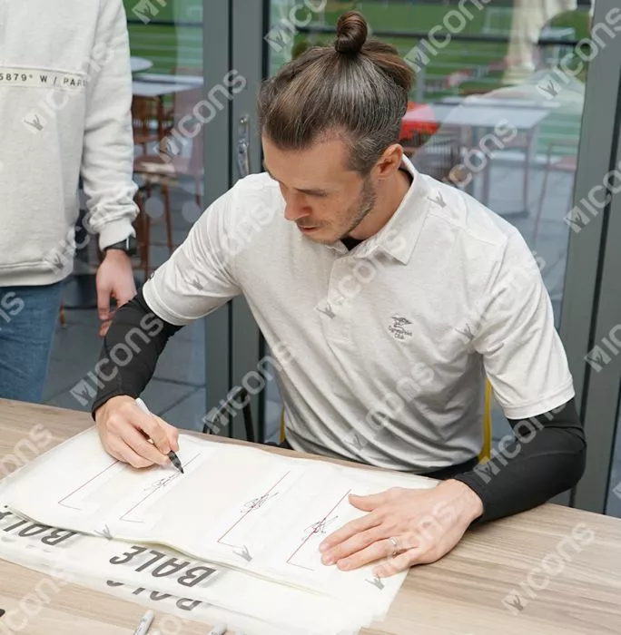 Gareth Bale Back Signed Wales 2013-15 Home Shirt In Classic Frame