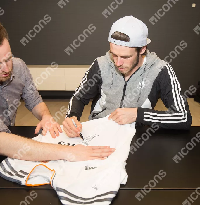 Gareth Bale Front Signed And Framed 2013-14 Home Shirt: Campeones De Europa Edition