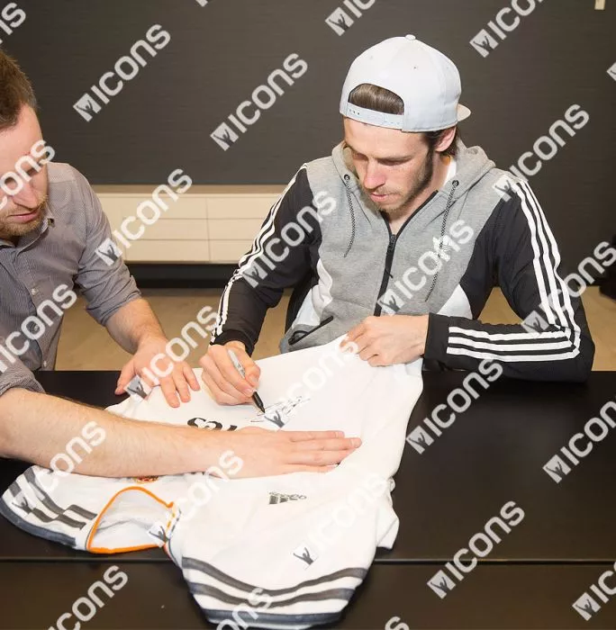 Gareth Bale Front Signed Real Madrid 2013-14 Home Shirt In Classic Frame