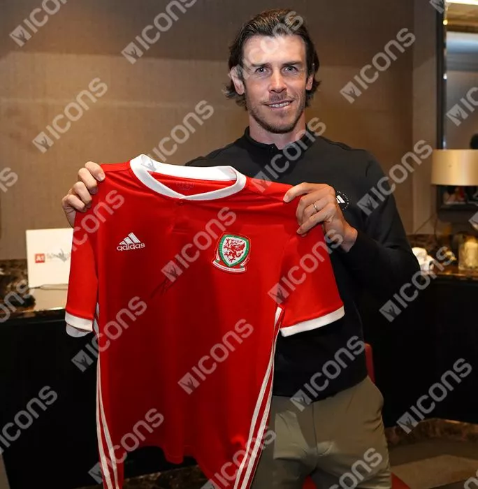 Gareth Bale Front Signed Wales 2017-18 Home Shirt In Hero Frame: Option 1