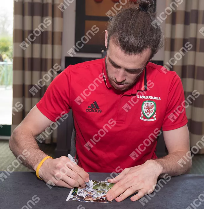 Gareth Bale Signed Mini Real Madrid Photo: 2016 UEFA Champions League Winner