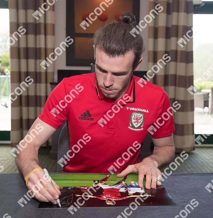 Gareth Bale Signed Wales Photo In Black Wooden Frame: UEFA EURO 2016 Goal Vs Russia