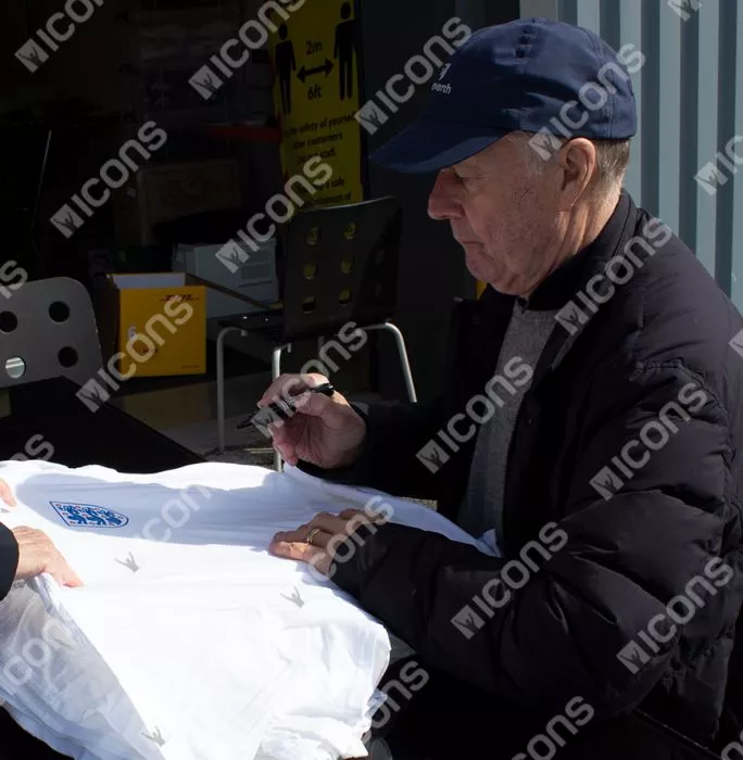Geoff Hurst Front Signed England Home T-Shirt In Classic Frame