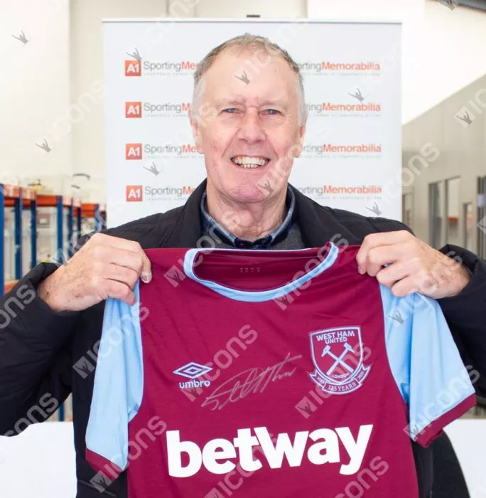 Geoff Hurst Front Signed West Ham 2020-21 Home Shirt In Classic Frame