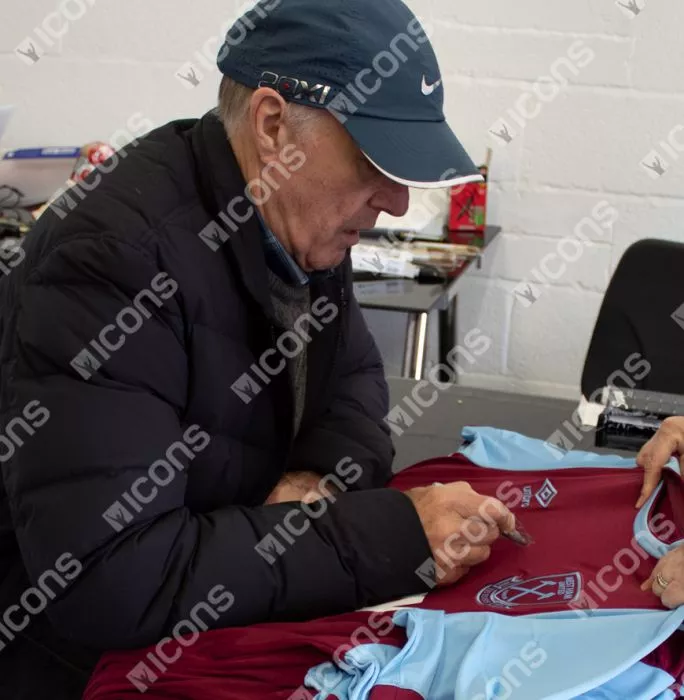 Geoff Hurst Front Signed West Ham 2020-21 Home Shirt In Hero Frame: Option 1
