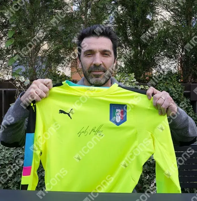 Gianluigi Buffon Front Signed Italy 2016-17 Goalkeeper Shirt In Hero Frame: Option 1