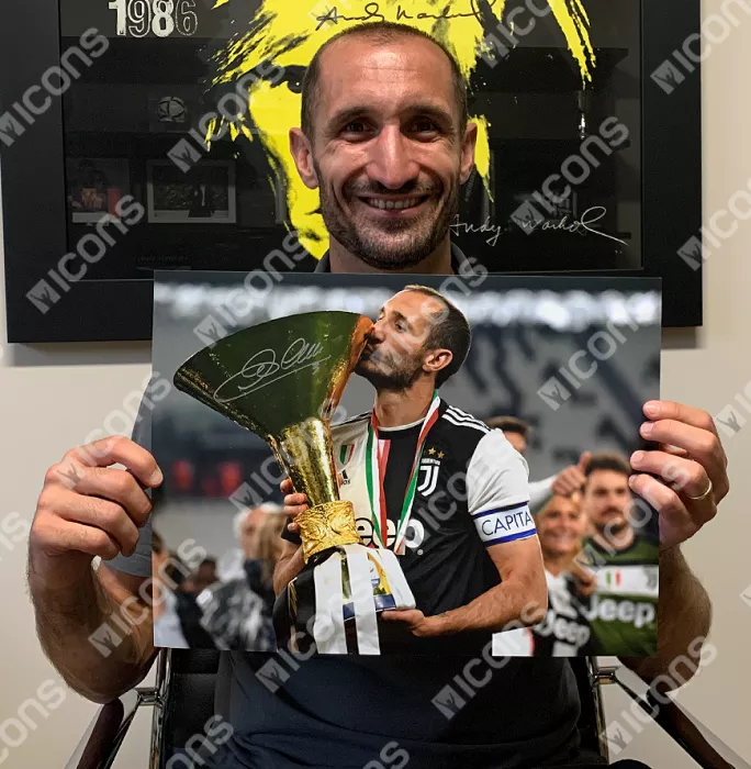 Giorgio Chiellini Signed Juventus Photo In Black Wooden Frame: 2018-19 Scudetto Winner