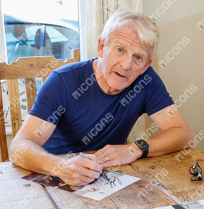 Gordon Strachan Signed Leeds United Photo In Black Wooden Frame: English Champion