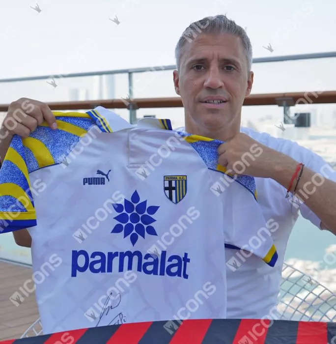 Hernan Crespo Front Signed Parma 1995-97 Home Shirt In Hero Frame: Option 1