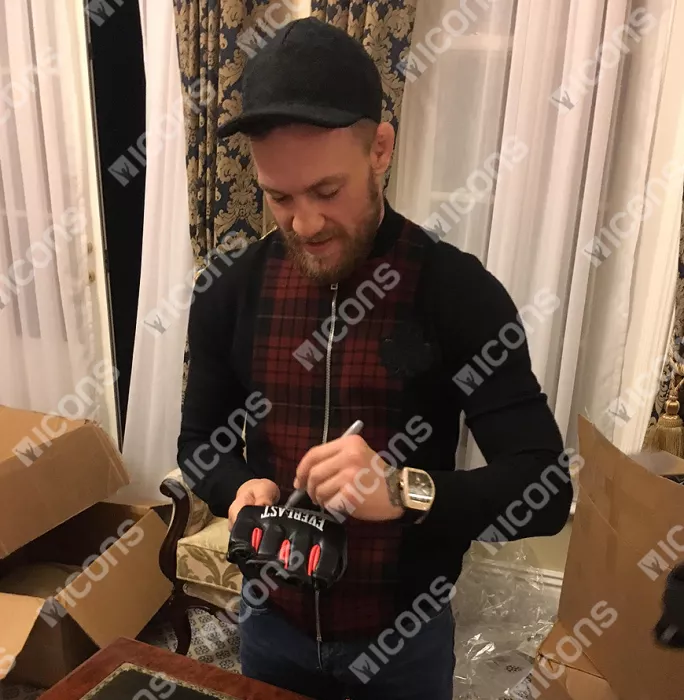 Conor McGregor Signed Black Everlast Glove