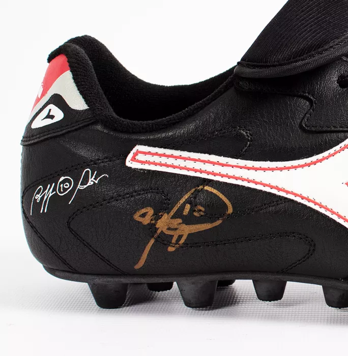 Roberto Baggio Signed Black Diadora Boot