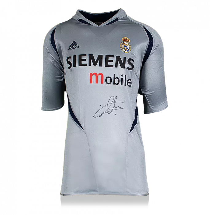 Iker Casillas Front Signed Real Madrid 2004-05 Goalkeeper Shirt In Hero Frame: Option 1