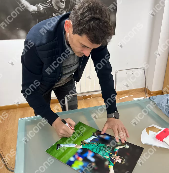 Iker Casillas Signed Spain Photo: 2010 FIFA World Cup Final Vs Netherlands