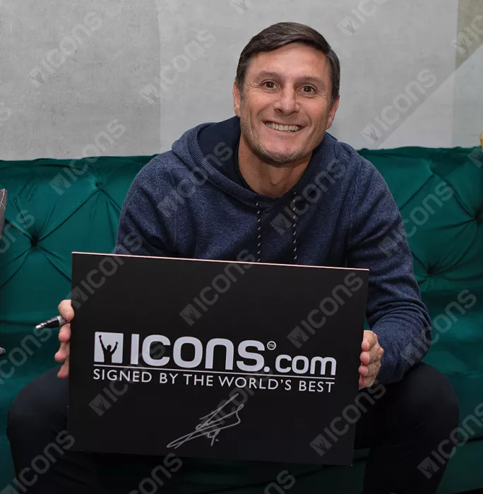 Javier Zanetti Signed Internazionale Photo In Black Wooden Frame: 2010 UEFA Champions League Winner
