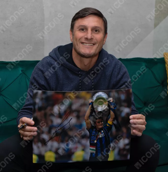 Javier Zanetti Signed Internazionale Photo In Premium Photo Frame: 2010 UEFA Champions League Winner