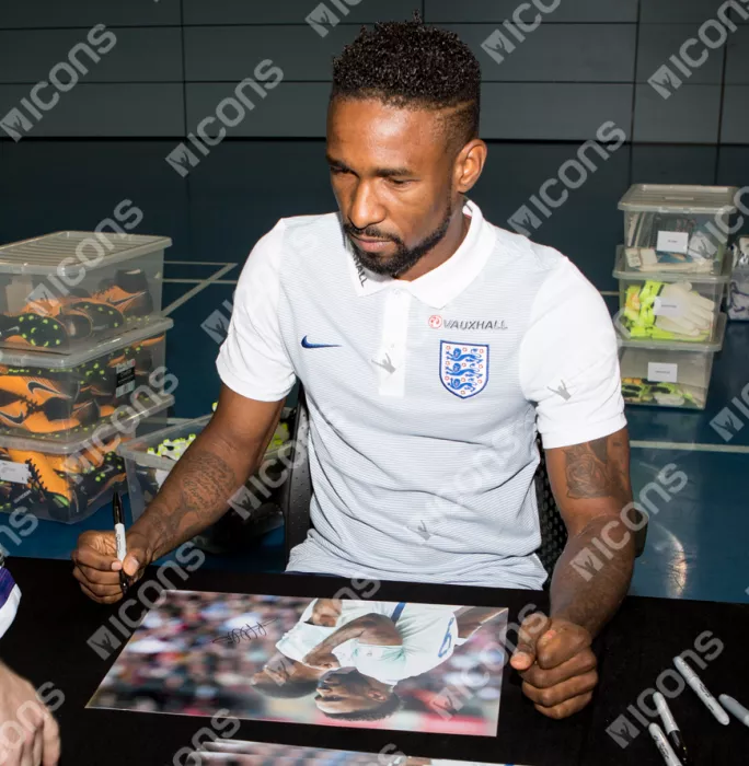 Jermain Defoe Signed England Photo In Premium Photo Frame: Goal Vs Lithuania