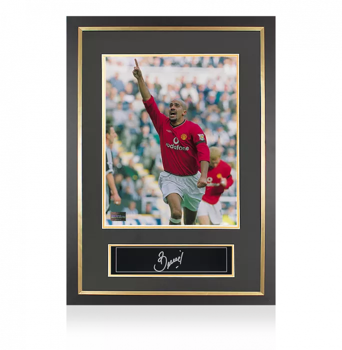 Juan Sebastian Veron Signed Plaque and Photo Frame: Manchester United Hero