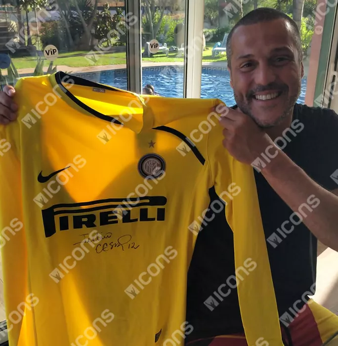 Julio Cesar Front Signed Internazionale 2008-09 Goalkeeper Shirt In Hero Frame