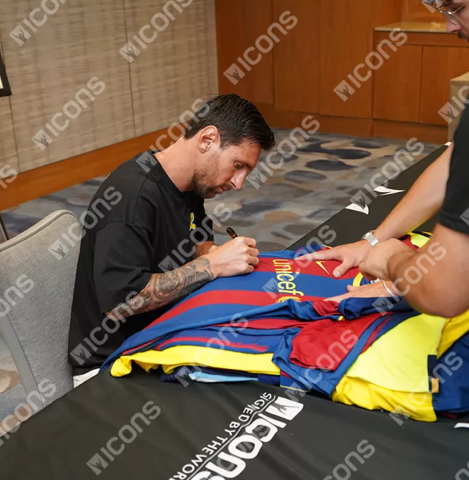 Lionel Messi Official FC Barcelona Front Signed And Framed 2010-11 Home Shirt