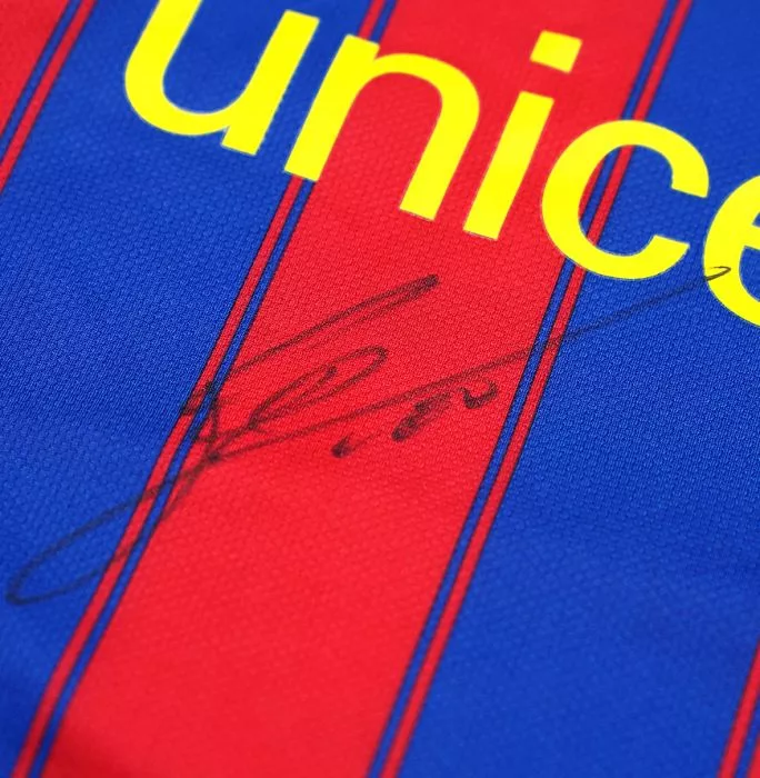 Lionel Messi Official FC Barcelona Front Signed And Framed 2009-10 Home Shirt