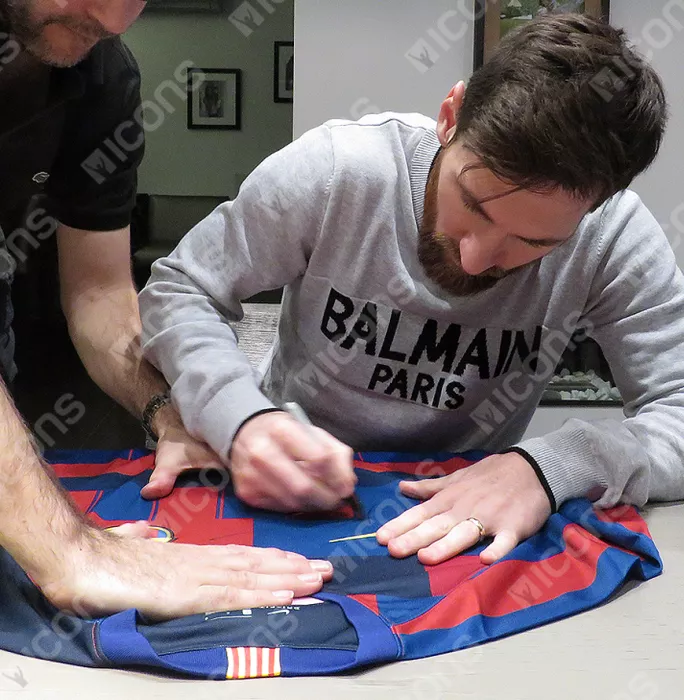 Lionel Messi Official Front Signed FC Barcelona Home Shirt In Classic Frame: Nike 20-Year Anniversary Special Edition